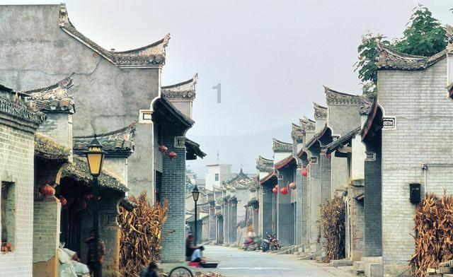 细品翰墨 弘扬书法精神 ——且末县且末镇佳园开展书法活动